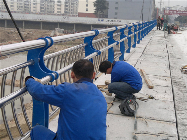 武隆不锈钢河道护栏的特性及其在城市景观中的应用