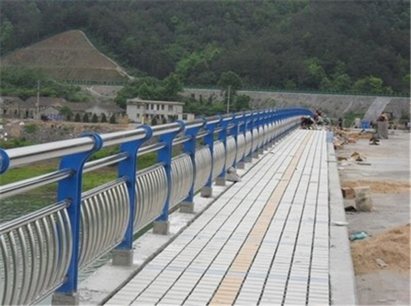 武隆不锈钢桥梁护栏是一种什么材质的护栏