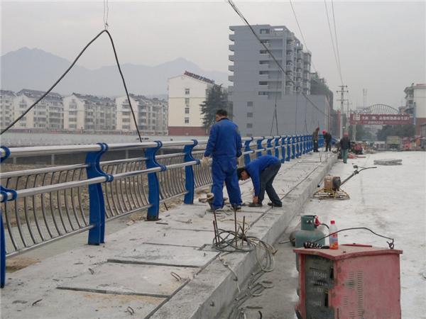 武隆不锈钢复合管护栏常见问题及解决方案